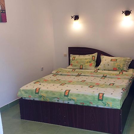 Vila Leonard Hotell Costinesti Exteriör bild