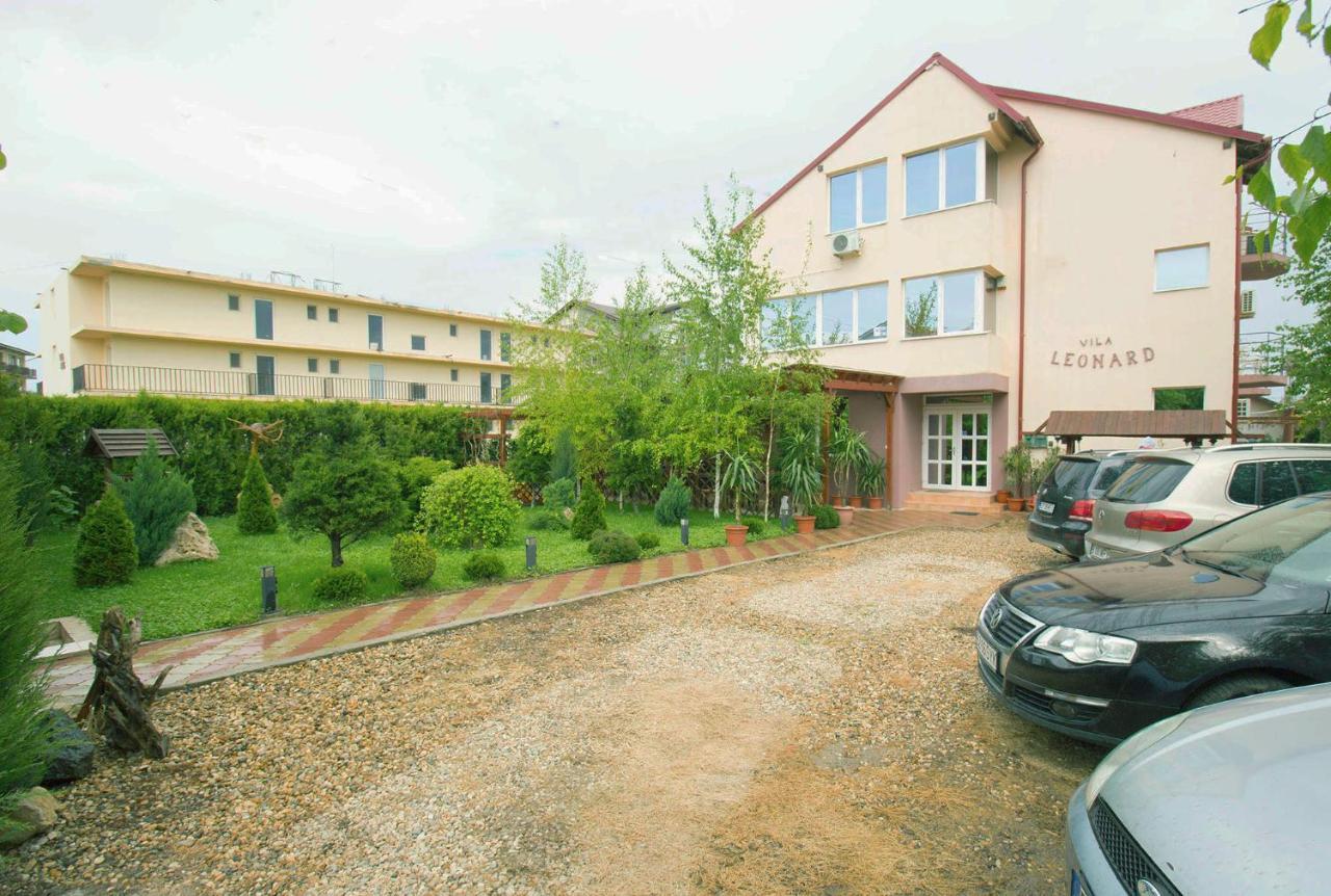 Vila Leonard Hotell Costinesti Exteriör bild